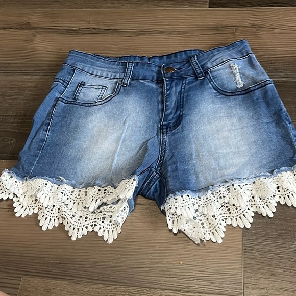 Cute denim shorts! - Picture 1 of 4